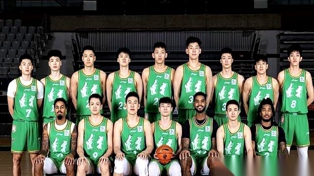 聊辽宁男篮的阵容短板，三号位永远是一块揭不开的硬疤。从郑永刚、岳鹏飞到边强，一连几代主力拉出来排成一