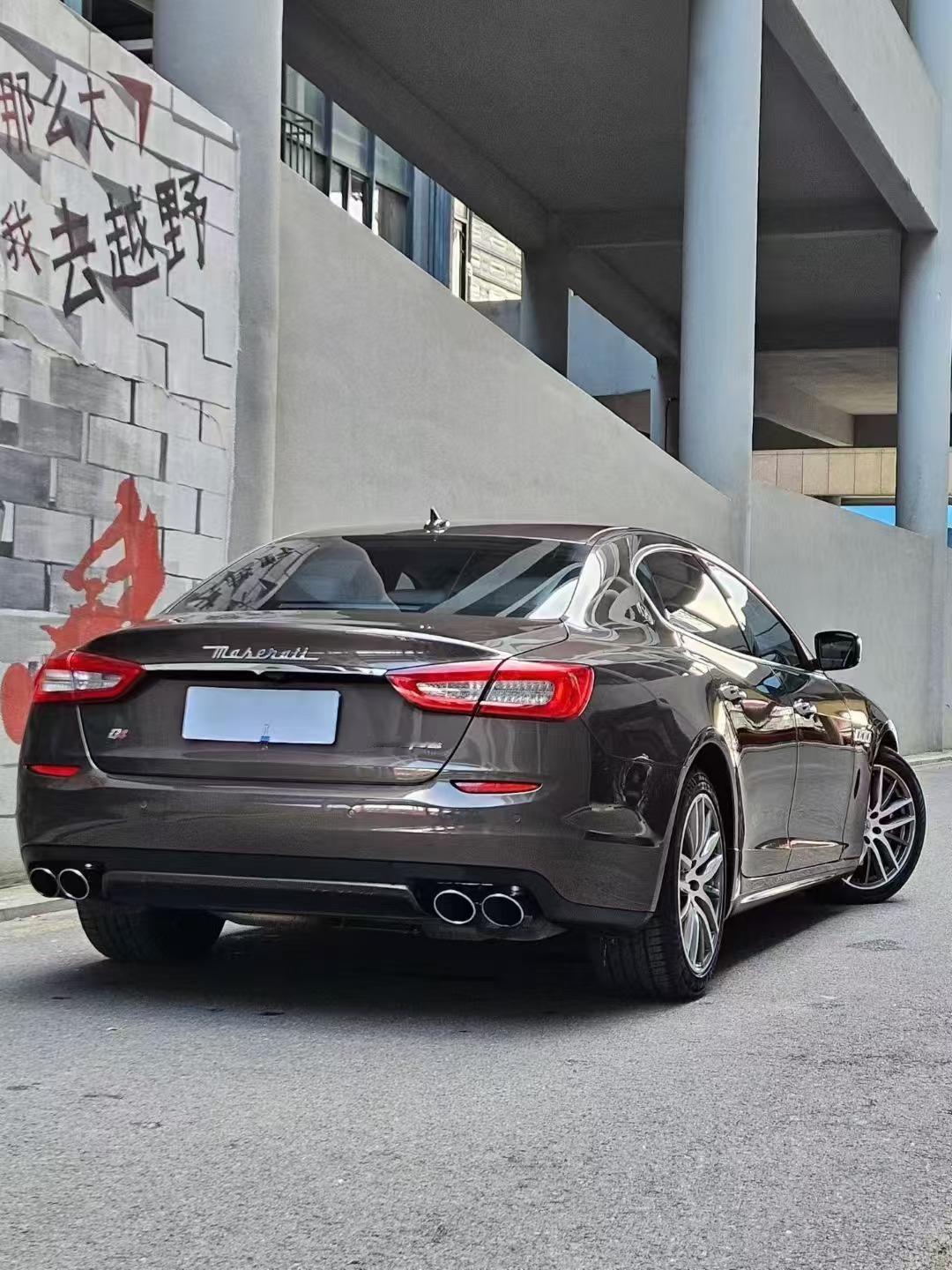 朋友收了台四驱总裁，才卖16万虽然这车现在各方面都垃圾，只剩声浪。但在1