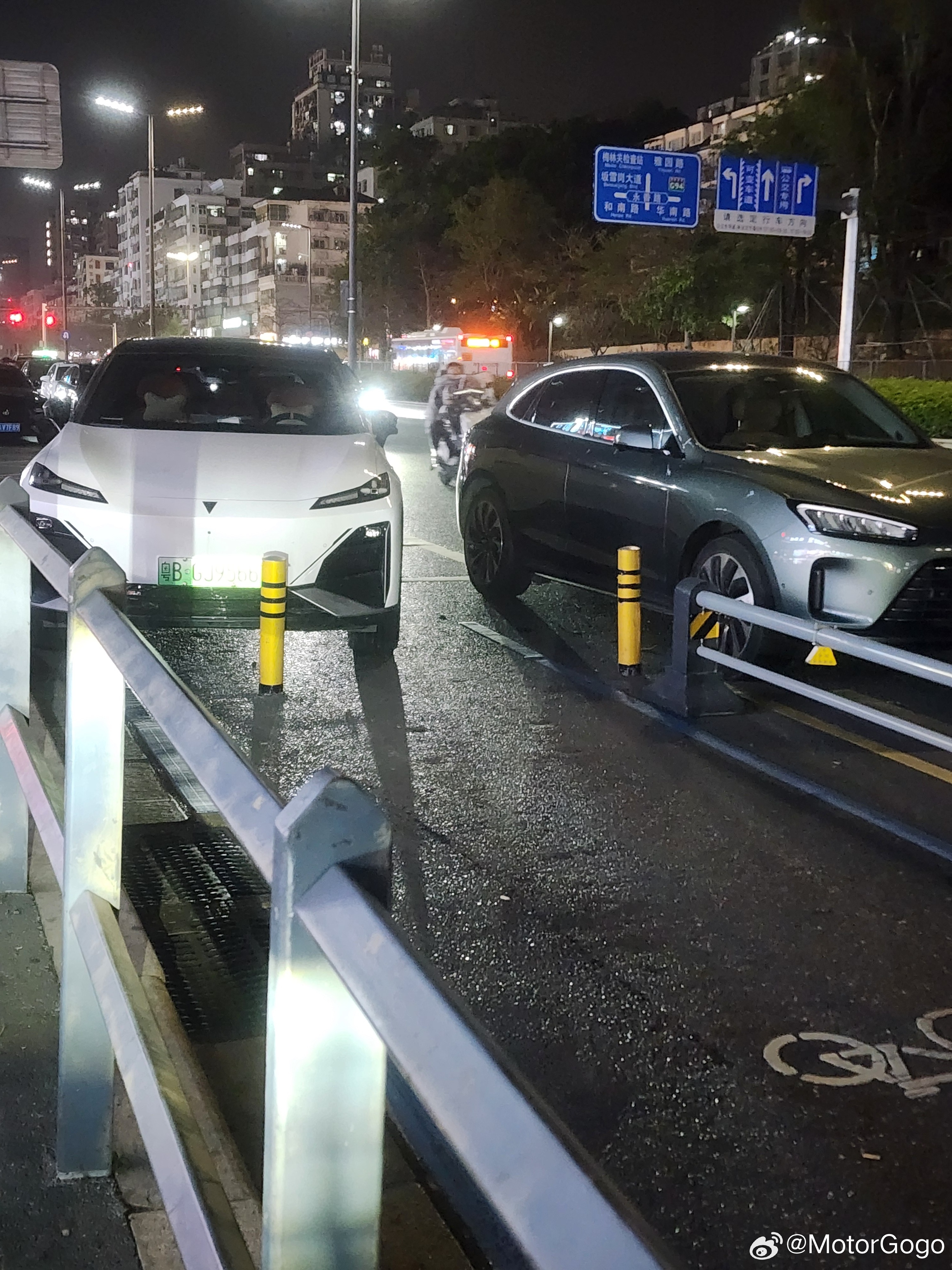 之前小红书很多人在吐槽深圳前段时间铺建的非机动车道，作为一个自行车，机动车，小电