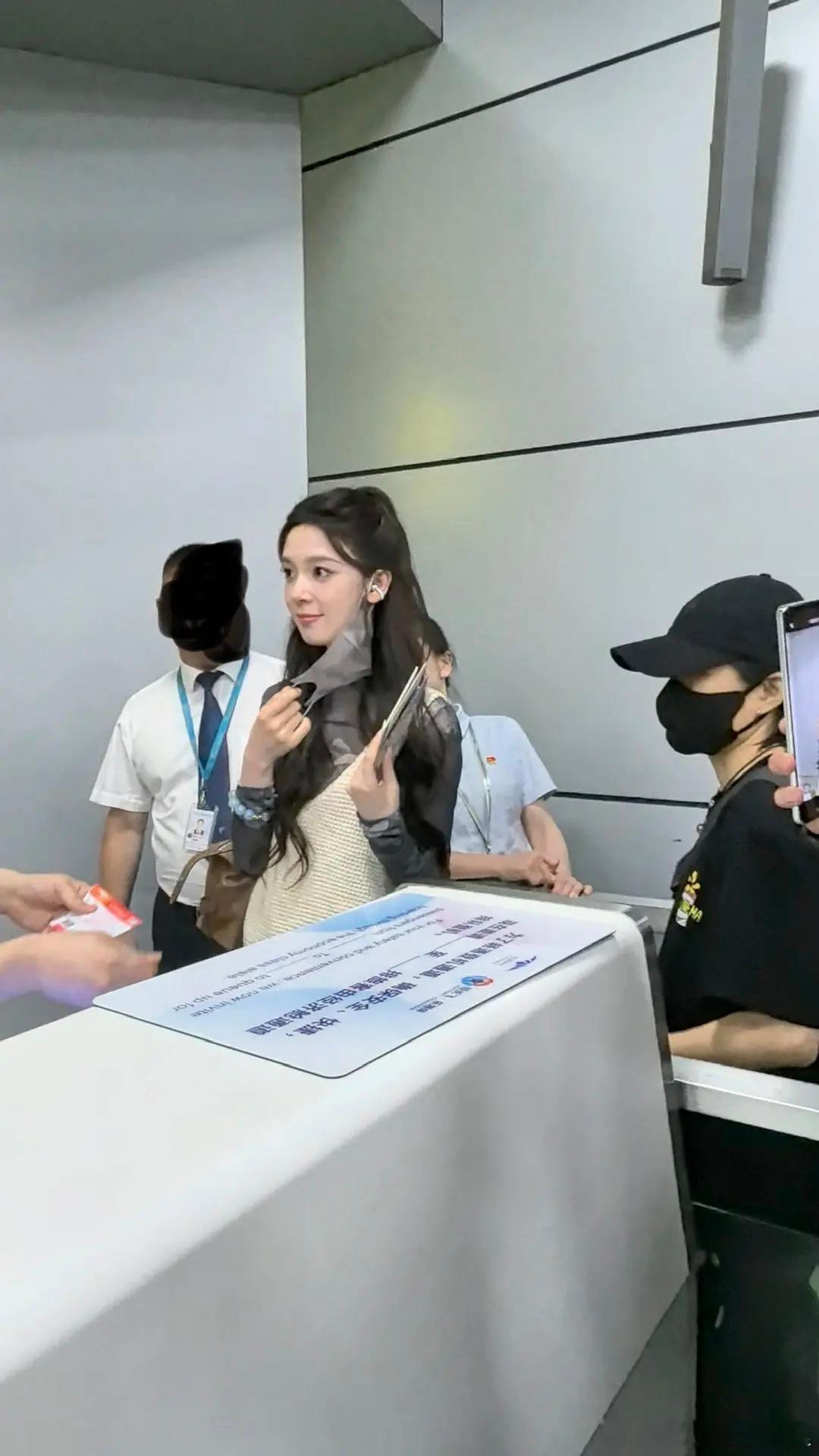 陈瑶的美貌是口罩也挡不住的