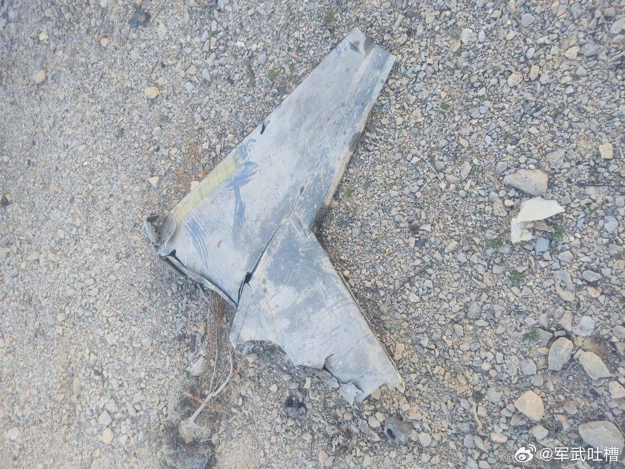 兄弟们，美国飞行员应该是挂了这架F15被炸成了碎片，现场没看到飞行员弹射如果能找