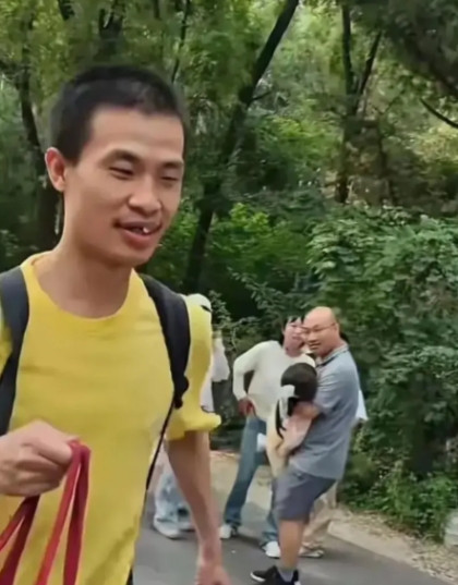 韦东奕的账号看来很难活。最重要的一点是开账号的初衷是否出自他本意。若是其斟酌