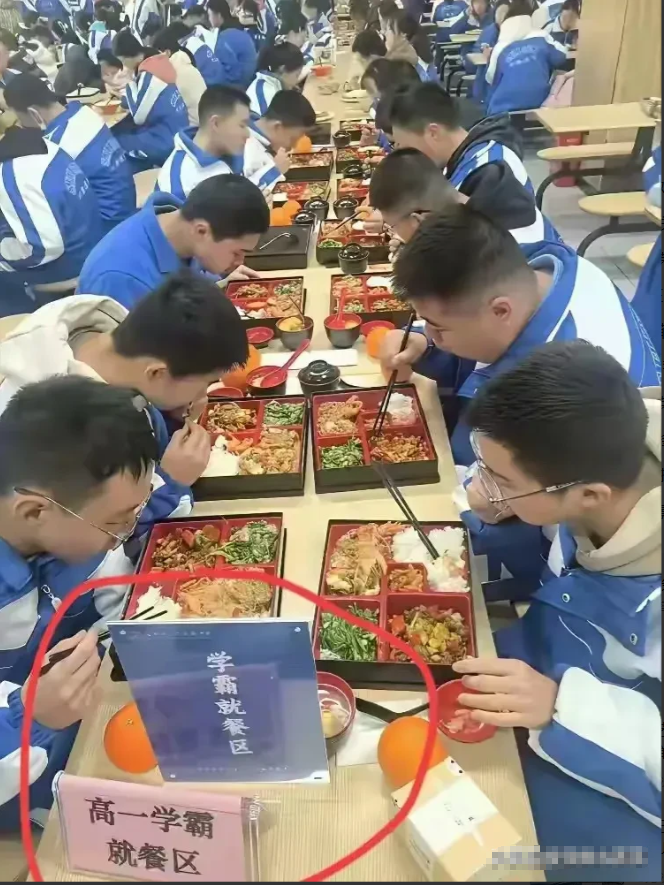 终于知道，为什么人人都想考高分了。[捂脸哭][捂脸哭][捂脸哭]