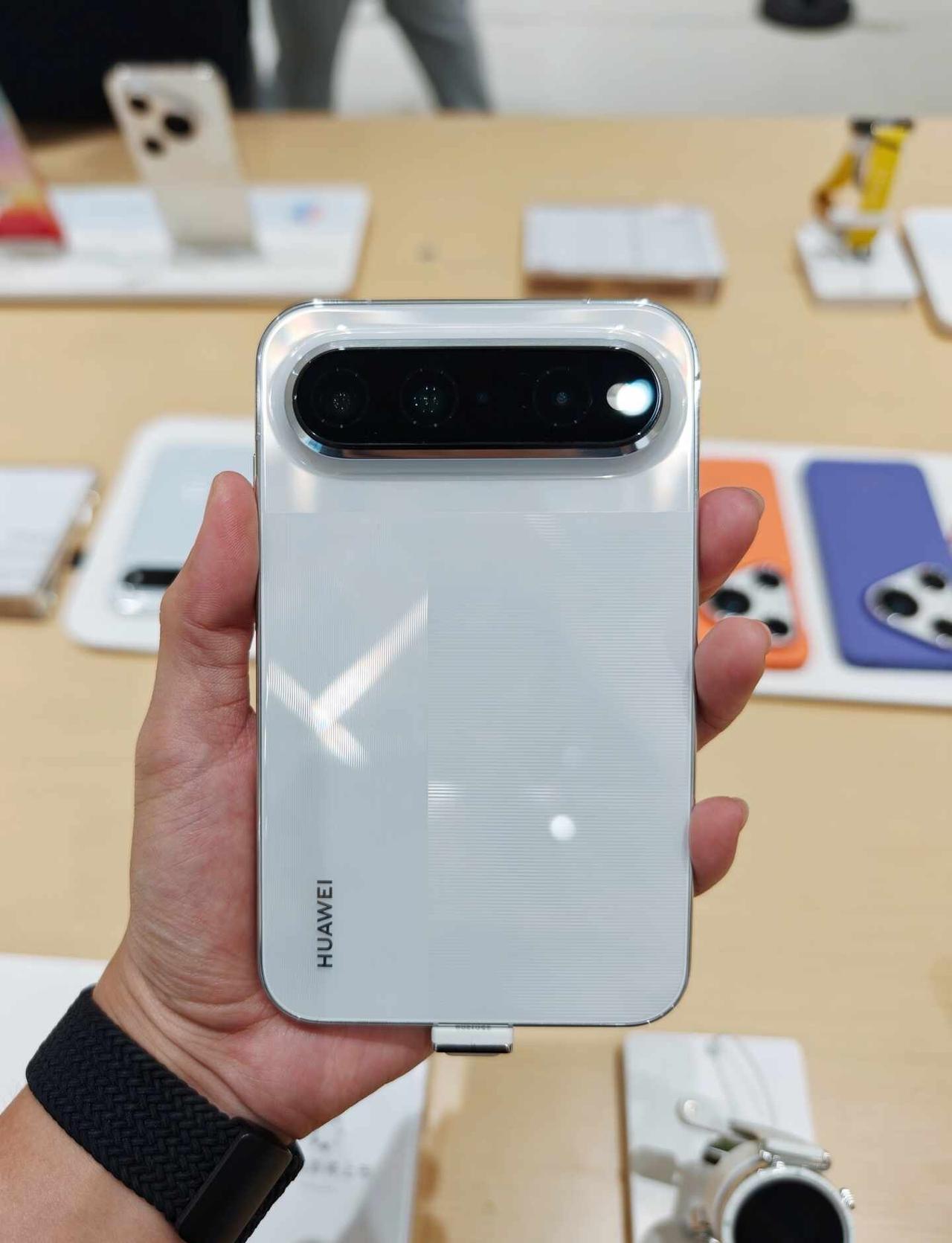 HUAWEIPuraXView丨新奇，但有待时间考验虽然还没有正式上市，