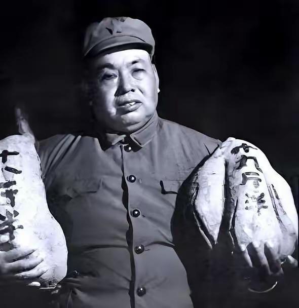 1985年，许世友肝癌晚期，医生禁酒，他宁可少吃饭也不舍酒。临走前几天，非要