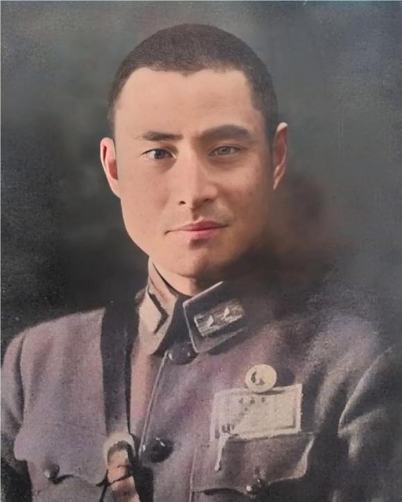 1975年，蒋介石得知黄维被特赦的消息后，立刻邀请他前往台湾，不仅补发了他被俘2