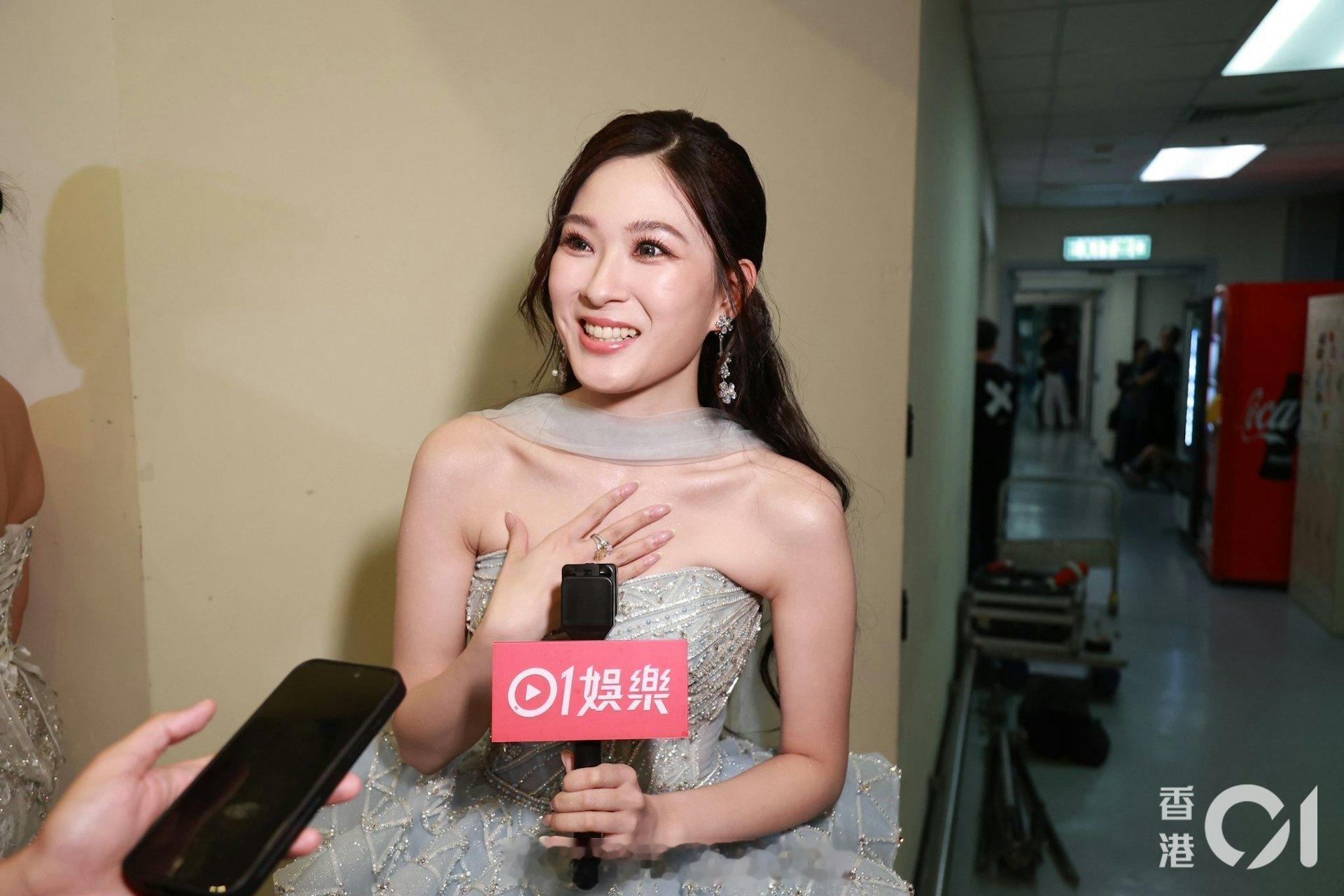 陈懿德大爆深得罗天宇妈妈喜爱，高EQ回应和男友旧爱苟芸慧同场艺人陈懿德（德德）当