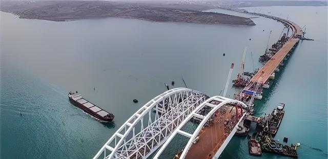 乌克兰要建一座大桥，公开对外招标，美国报价6000万，德国报价5000万，犹太人