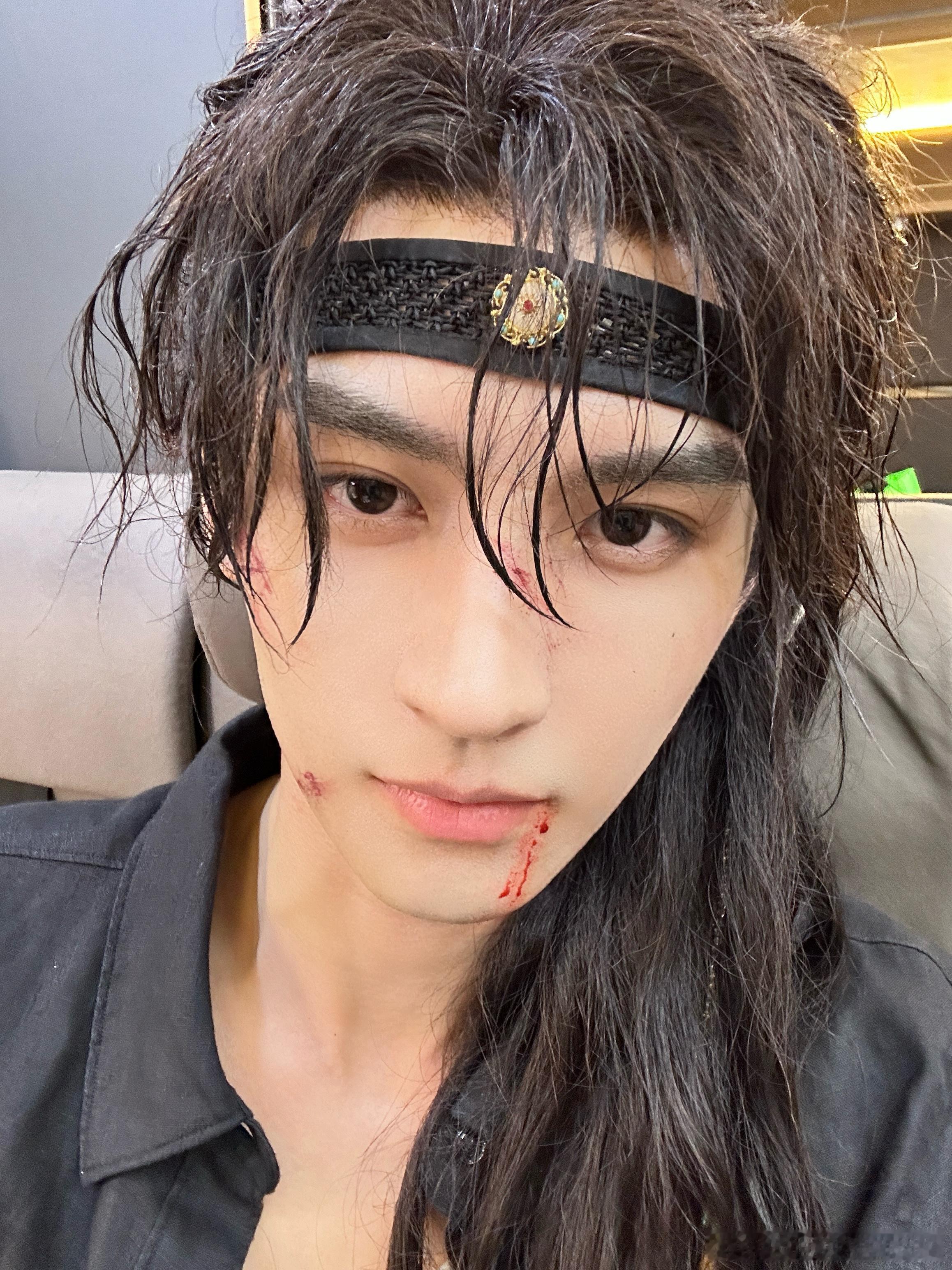 黄俊捷落汤猫见过粉丝猫塑偶像的,没见过偶像自己猫塑自己的,大家不要放过这个落