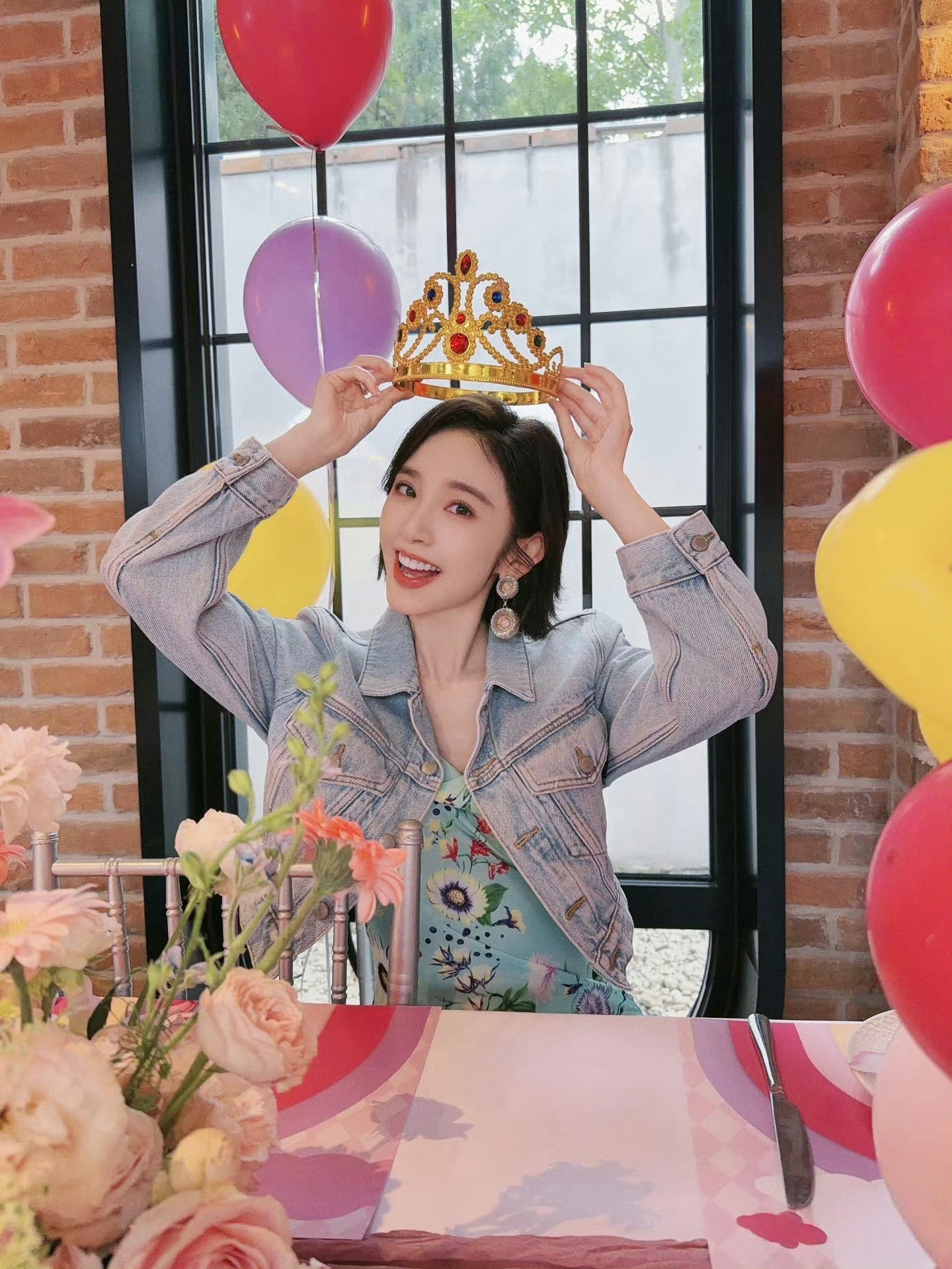 张若昀为女儿庆祝6岁生日张若昀和唐艺昕的幸福家庭真是让人羡慕啊