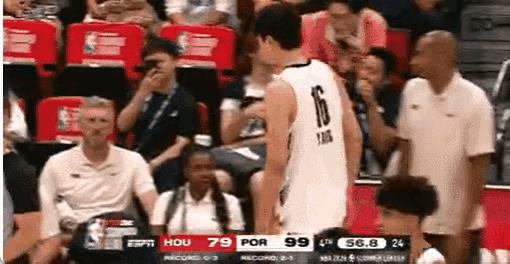 杨翰森在NBA夏季联赛又有新动态！这小子真给国人长脸，虽说才20岁，在赛场上那