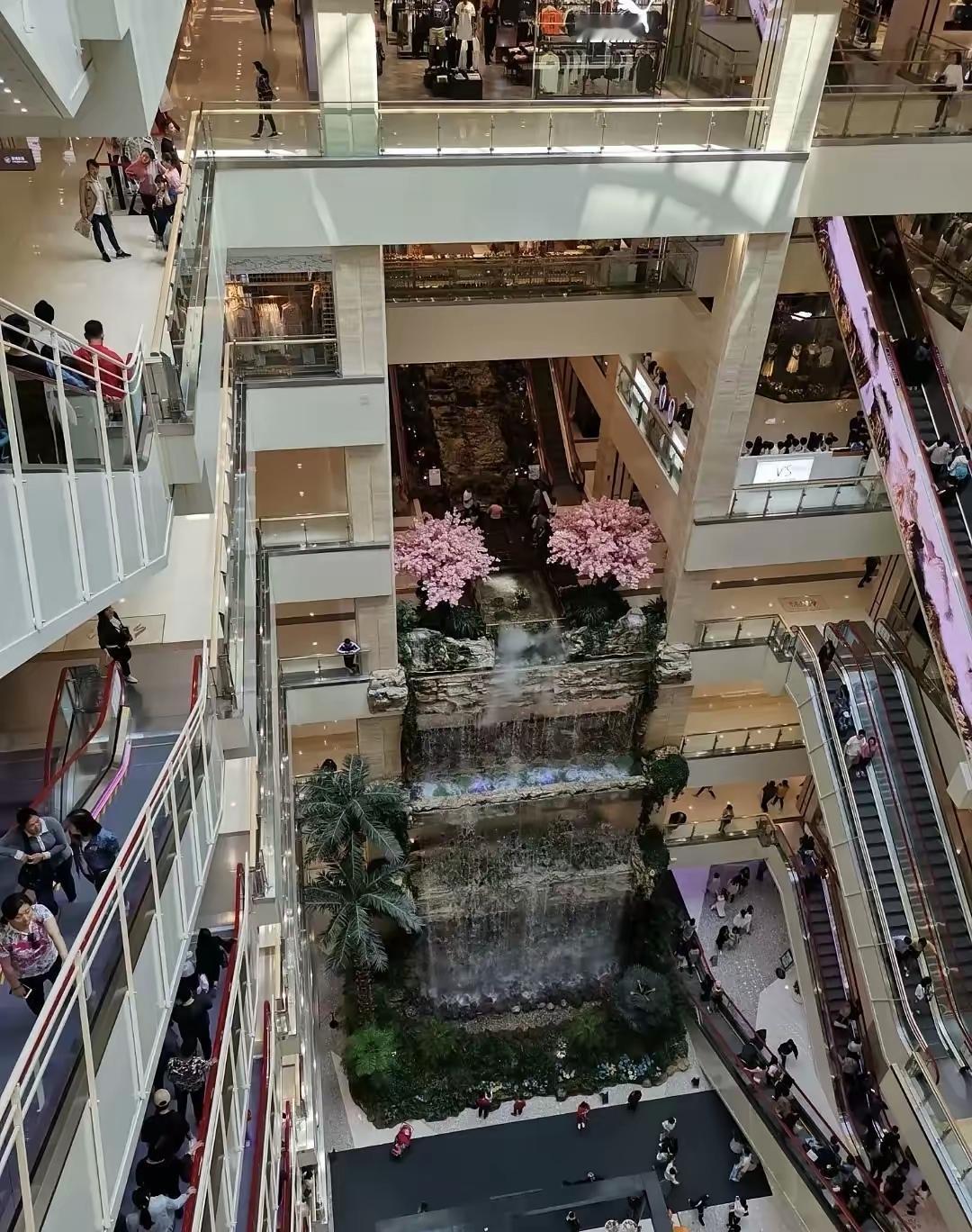 西安赛格会因为严鹏坠楼有所改变吗？不会！现在好多城市的商场都是扣点。一般会在18