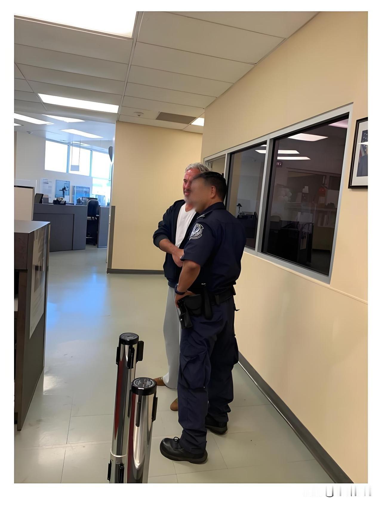 美国公布最新视频，爱波斯坦案，再添新证据!日前，美国司法部门，公布了爱波斯坦案