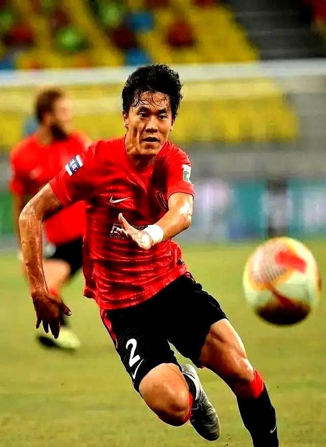 22岁再不冲就晚了！胡荷韬在成都蓉城踢了三年，亚冠二级刚刷完日韩后卫，转身