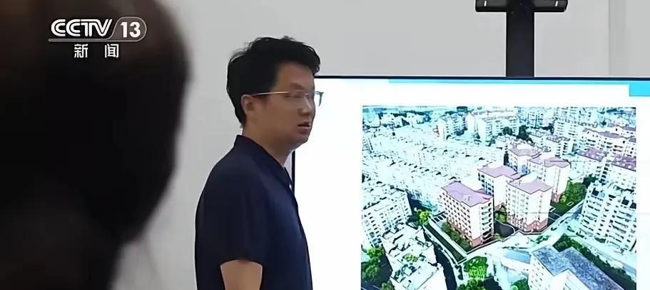 最近有个非常热点问题，就是对于老破小房屋进行“原拆原建”。我的理解，就是原地拆