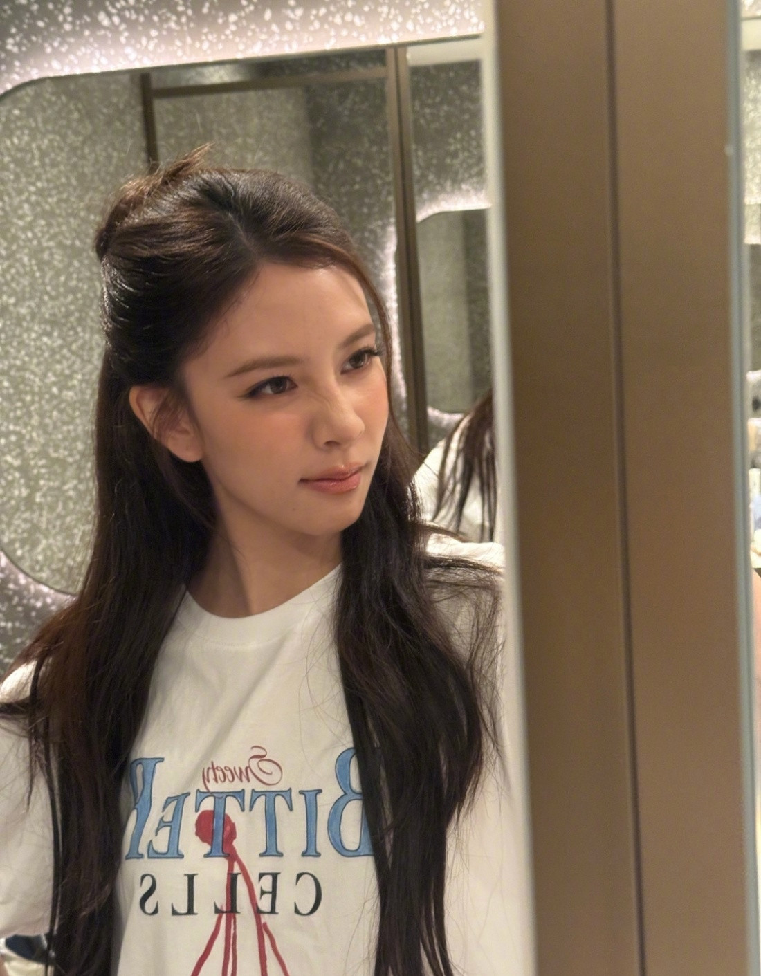 宋妍霏依旧那么美！怼脸拍都这么好看，无死角美照啊！​​​