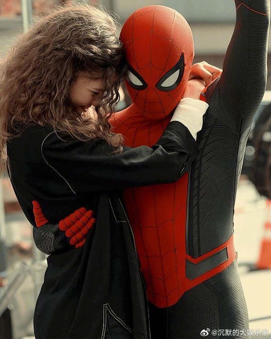 赞达亚现在是好莱坞当红炸子鸡，但荷兰弟也不差，他俩确实是事业爱情双丰收的模范情侣