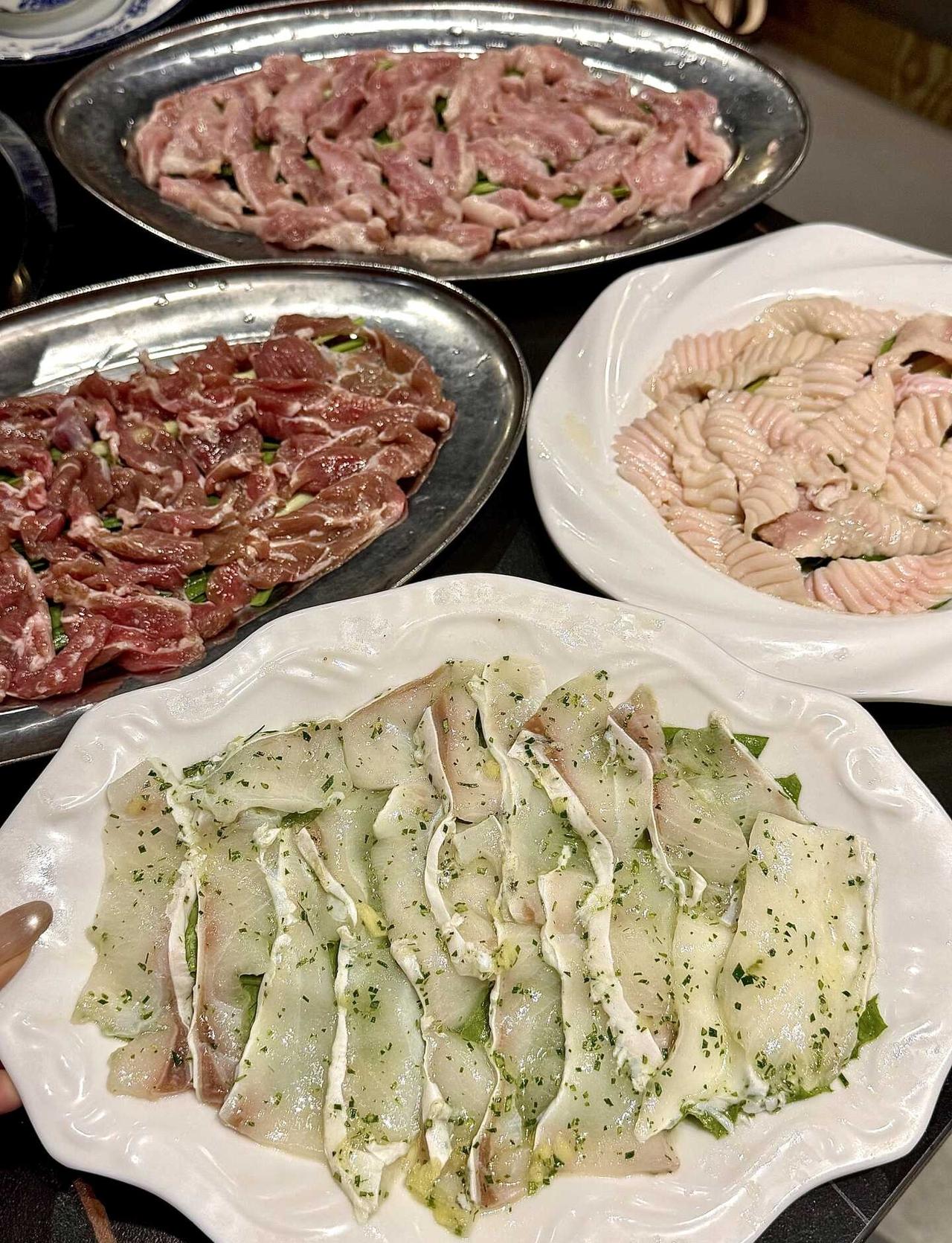 荔湾！清水火锅的神！！这年头敢用清水锅底的火锅店，才是真的“霸道”👍🏻 顺