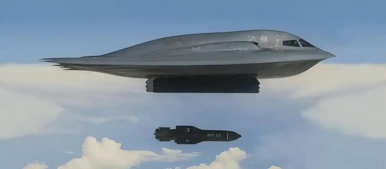 美国给伊朗送导弹技术了。这话听起来像是某种黑色幽默，但4月26日伊朗伊斯兰革命