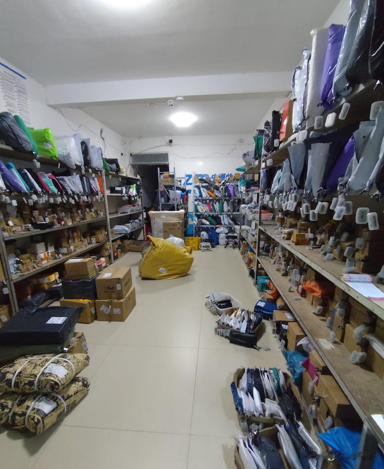 表姐的菜鸟驿站开张第三个月，她跟我说，这辈子最后悔的就是碰了这行。当初听人说零