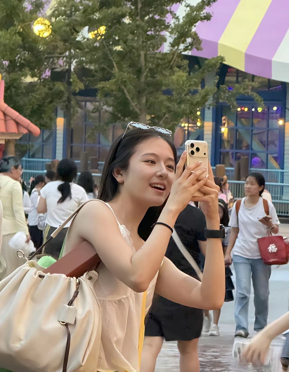 长得那么漂亮，可惜一直火不起来！