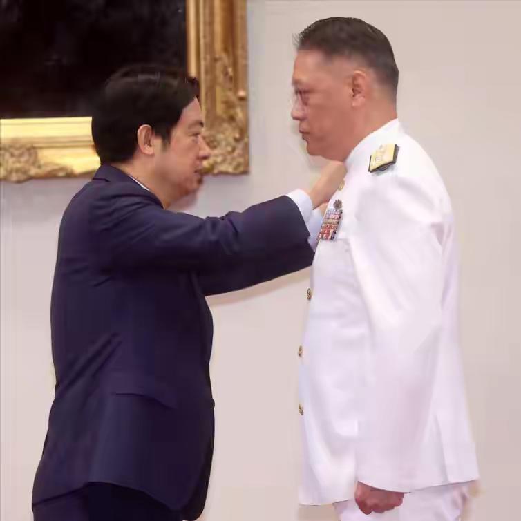 赖清德任命现任海军中将、伪”国防部“后勤次长李凤翔为“滨海作战指挥部“首任指挥官