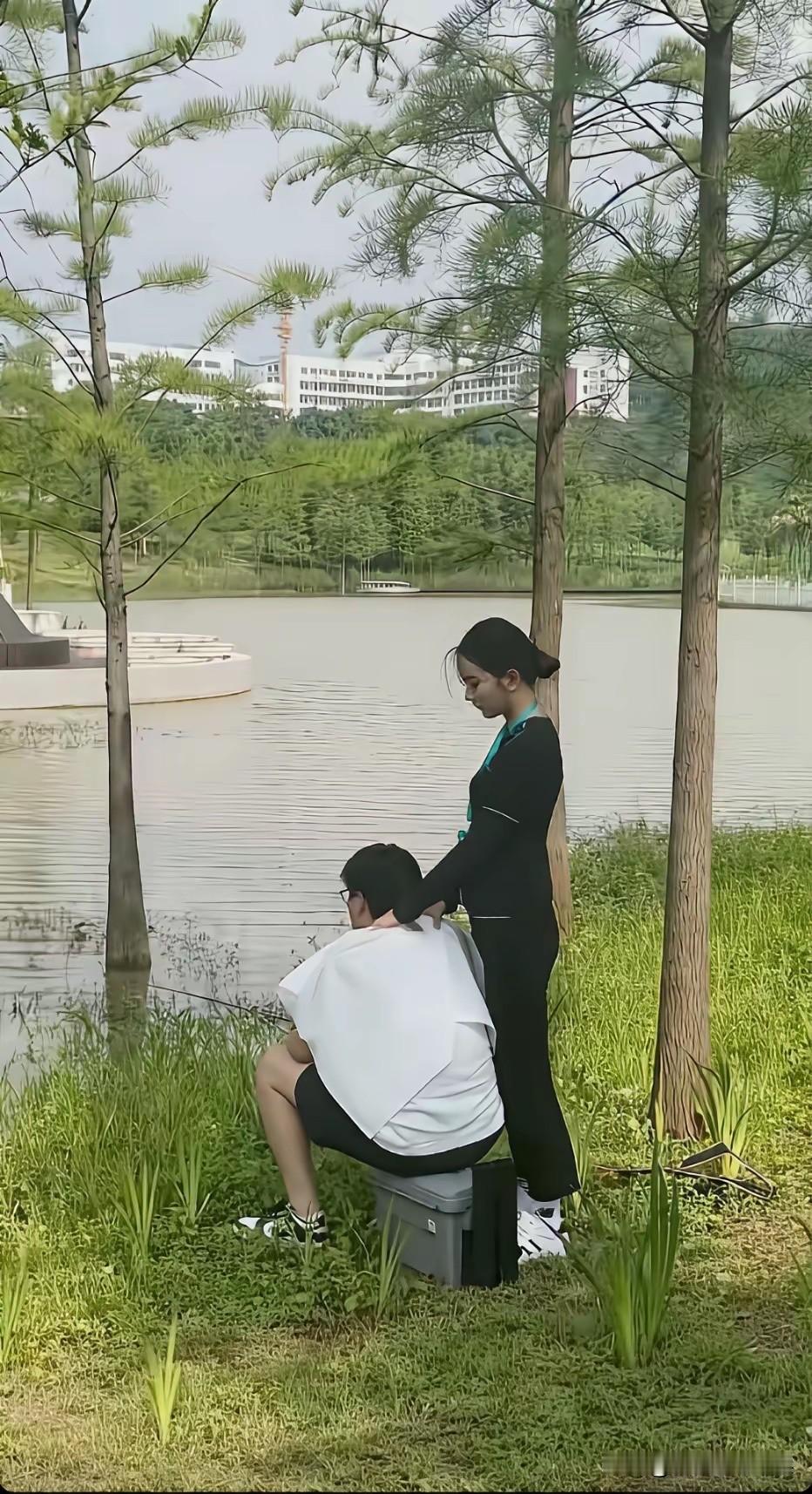 我敢打赌，这样是钓不到鱼的！[捂脸哭]