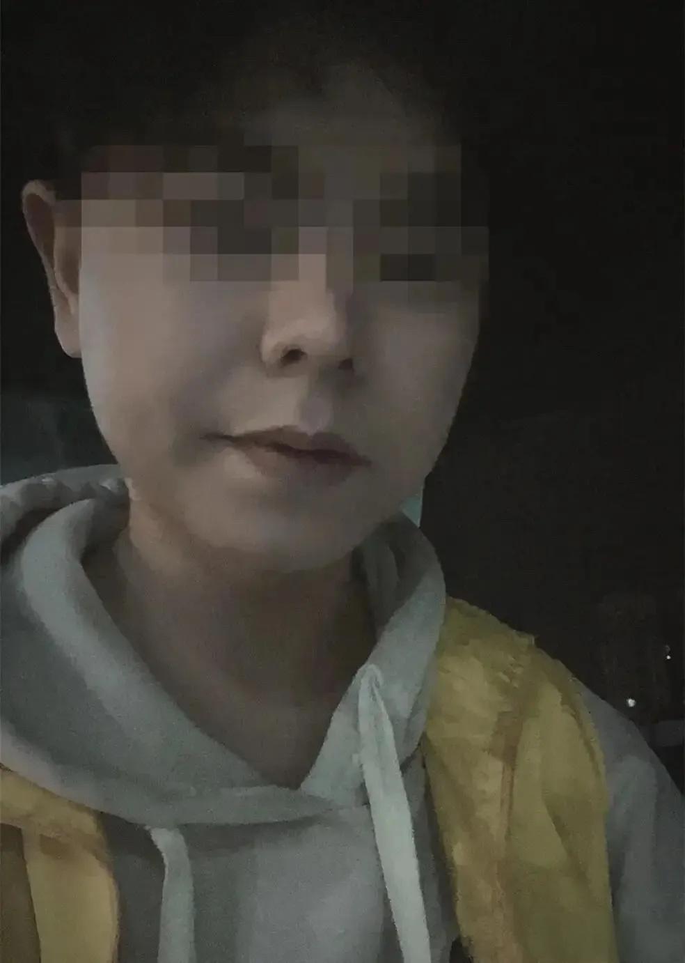 贵州毕节24岁外卖员王某，跑单时发烧到撑不住，告知站长送完手上单子就下班，可凌晨