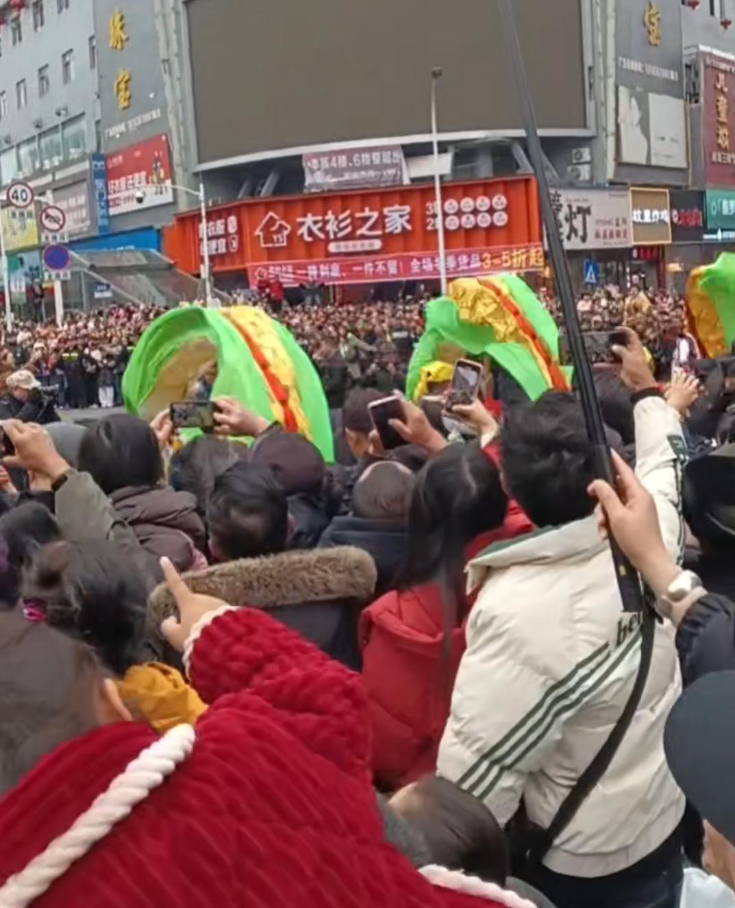 张家界元宵：刻在骨子里的狂欢，过完这一天，年才算真正落幕张家界人的元宵节，