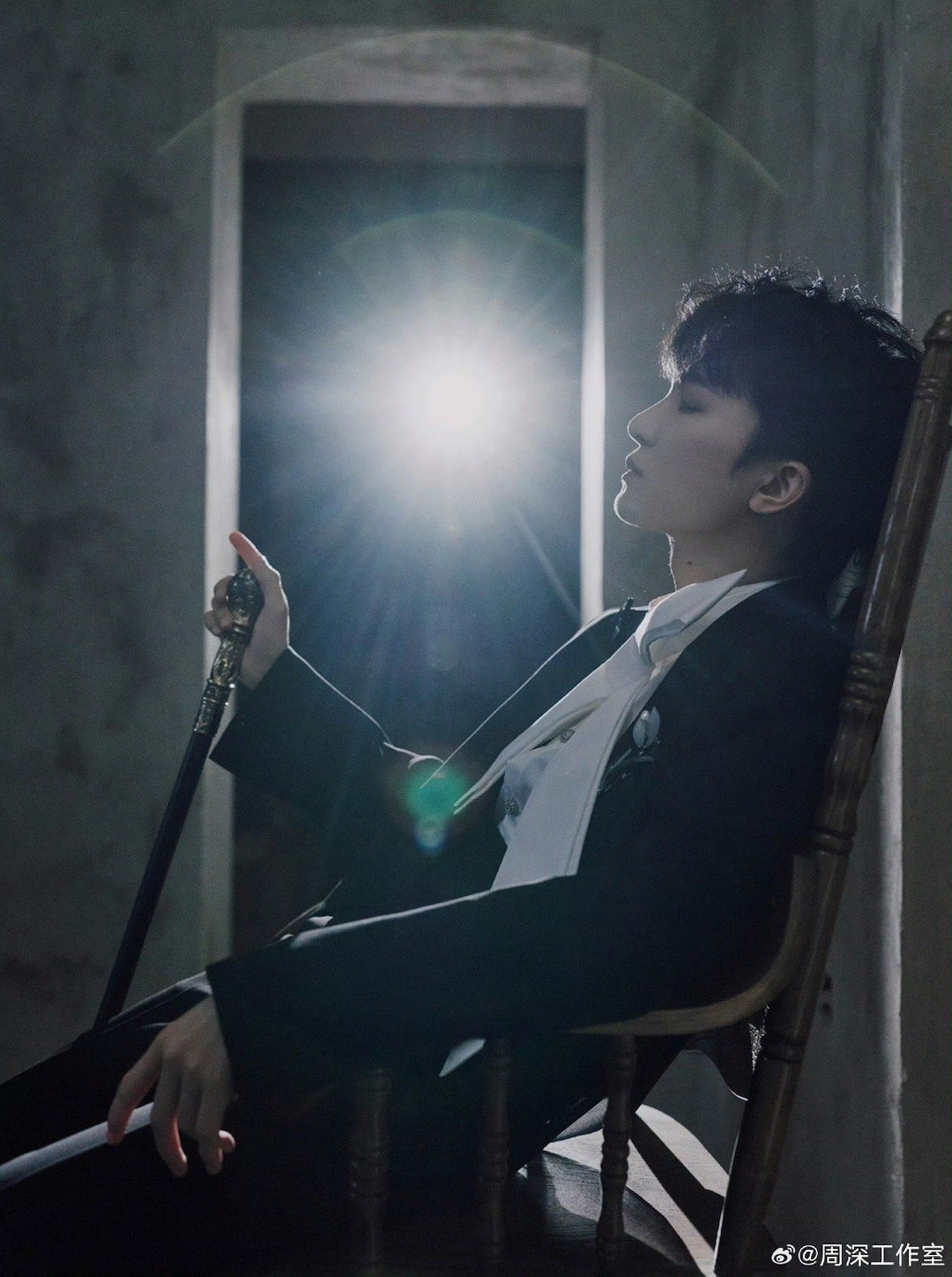 周深上午发歌晚上上桌周深新歌十二小时就上桌上午刚把《求真》塞进耳机循环，晚上就