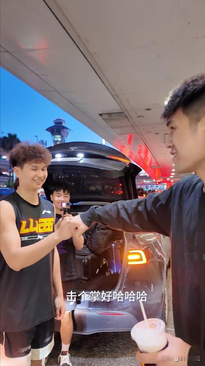 陈国豪去美国特训了。新的赛季，对于已经是自由身的国豪来说，是极具诱惑力的一个