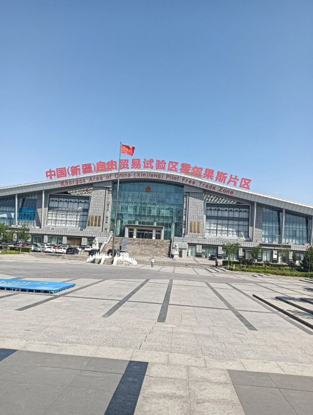 霍尔果斯口岸：曾经的热闹不再，如今的冷清与乱象