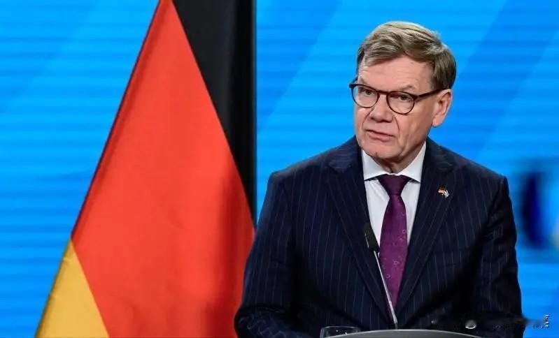 正在访华的德国外长瓦德富尔12月8日在北京接受德国电视二台采访时称，中国在稀土出