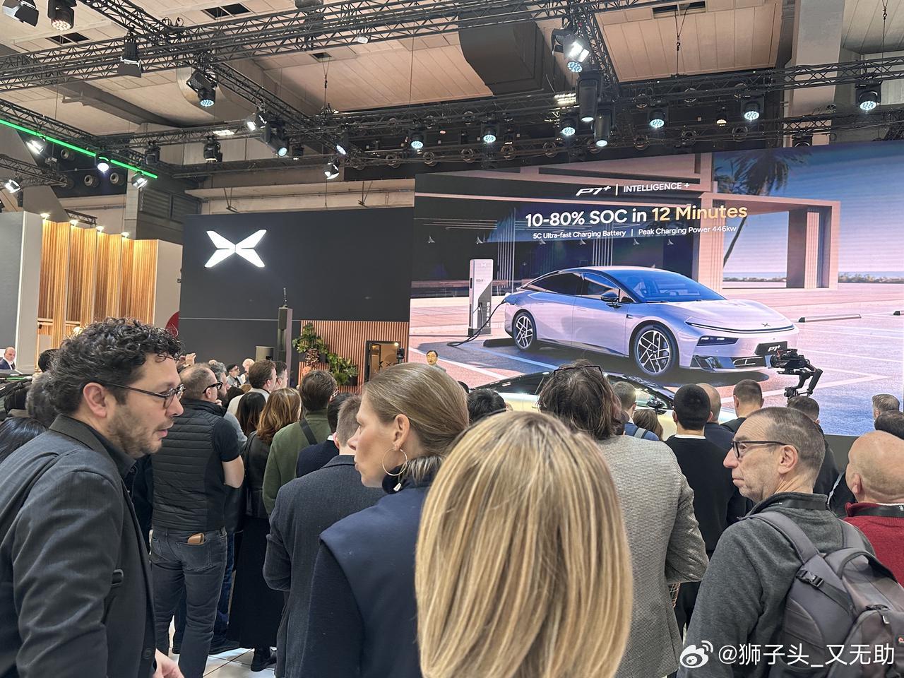 关于小鹏P7+的双黄蛋：【老外震惊】！！小鹏P7+装33个行李箱震惊欧洲媒体比利