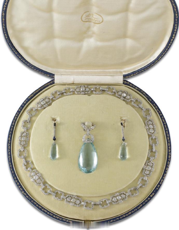 比利时法比奥拉王后的海蓝宝套装，包括吊坠、耳环和一条两用钻石项链，约制作于192