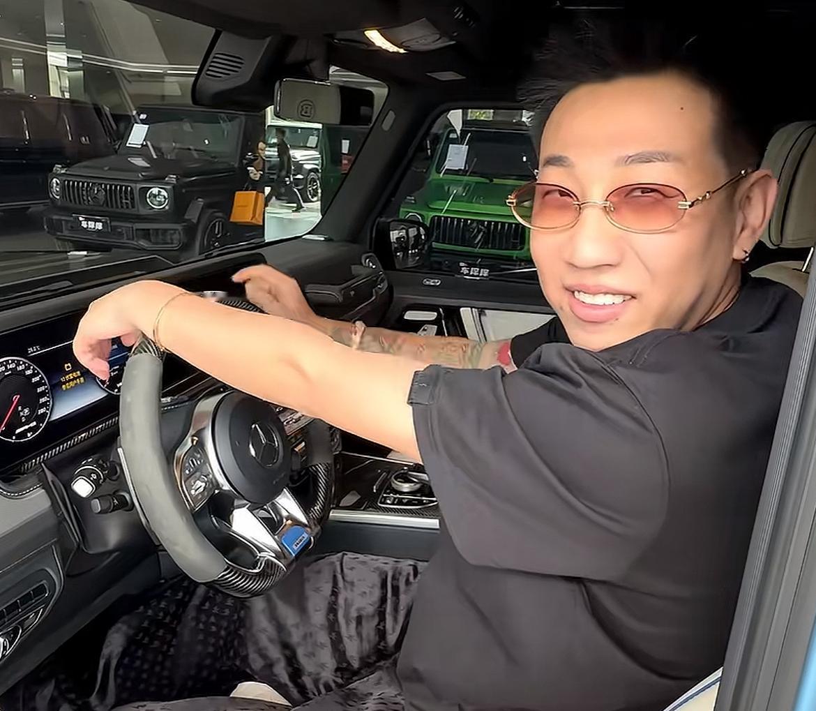 吴亦凡的G800终于卖出去了接手人居然是“老白不喝酒”的好友老吴，该说不说，这