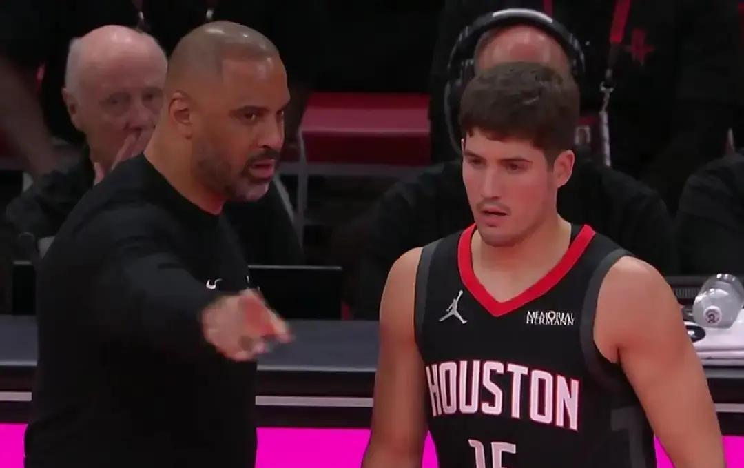 你以为得分王才是未来巨星？火箭新秀谢泼德用42.5%的三分和1.8次抢断，撕掉