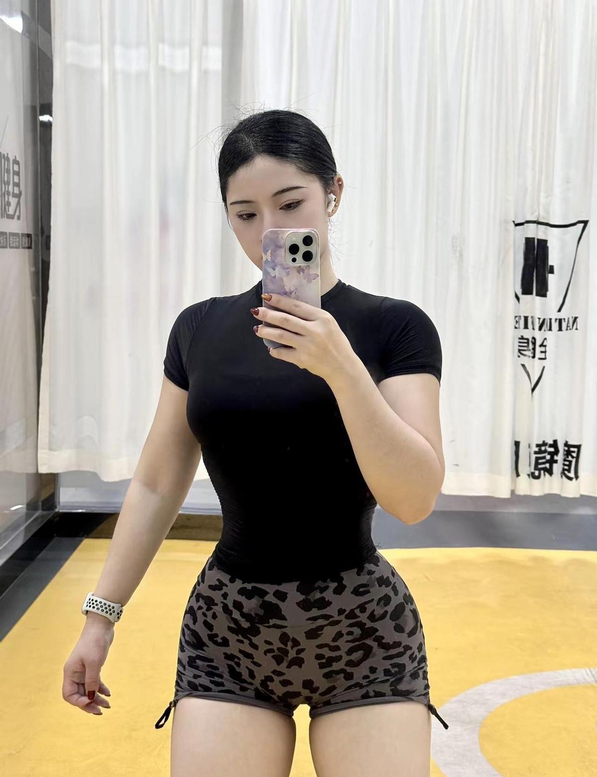 健身这事儿，真不骗人。你流多少汗，身体就还你多少硬气。别信什么局部减脂，脂肪