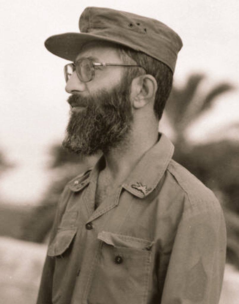 图1-图2:80年代，两伊战争时期，视察革命卫队的哈梅内伊。图3:1981年6月