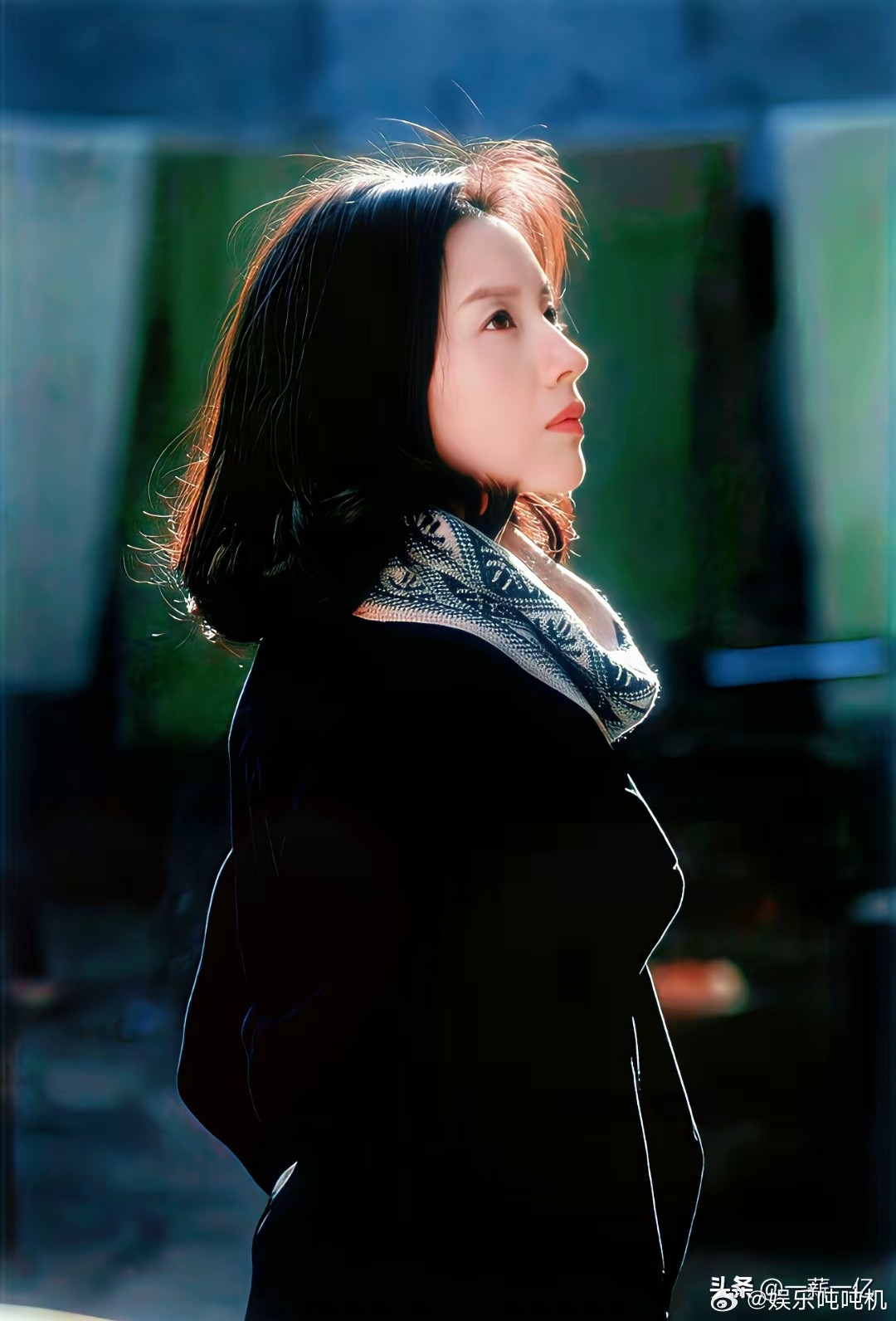 17岁的顶顶，自己搬去跟潘粤明住了。董洁终于松口道：我们两家现在建了个群。短短几