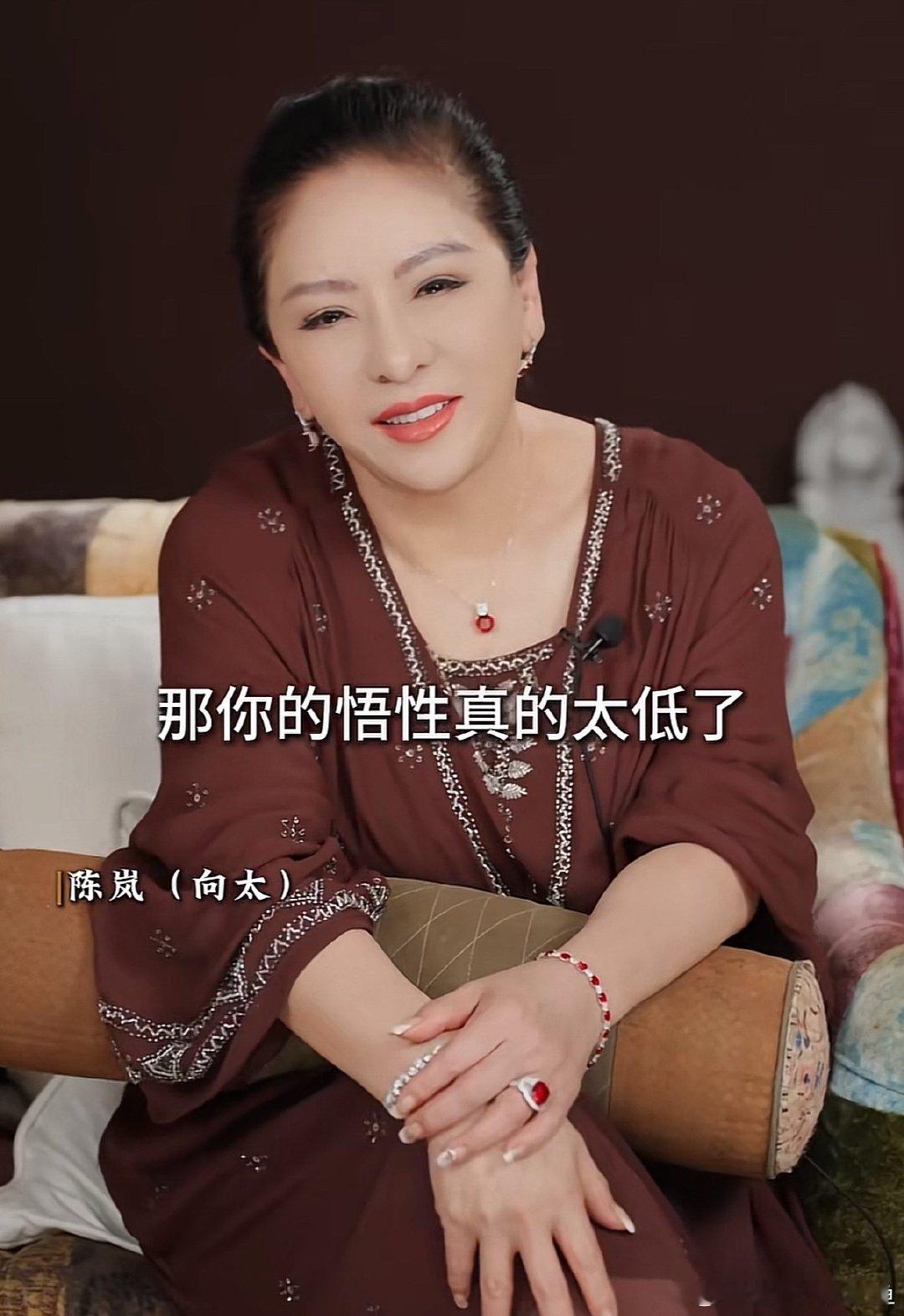 向太曝刘亦菲妈妈终身未再嫁2026年6月8日向太发布视频聊刘亦菲母女，称刘亦菲是
