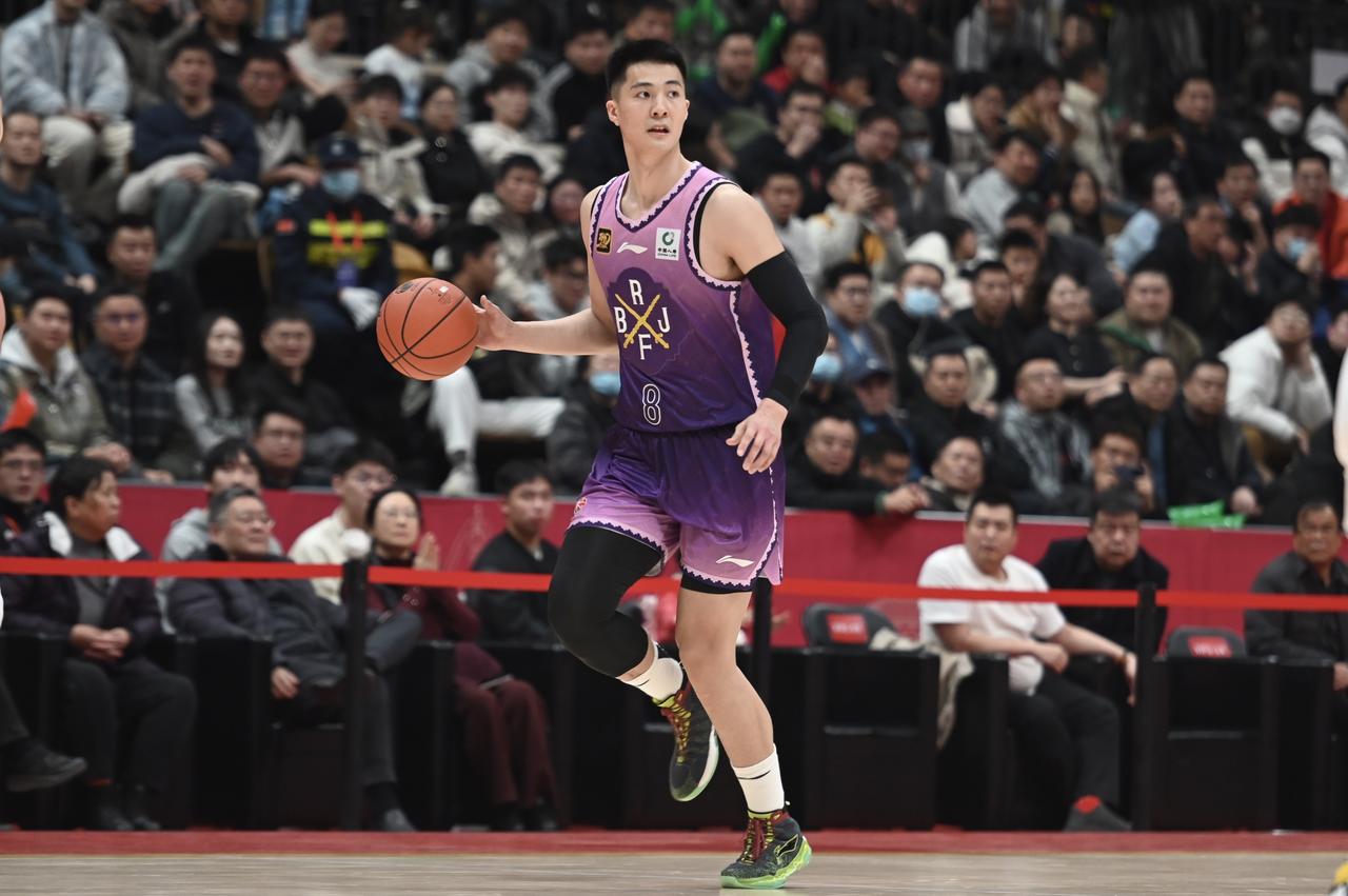 朱松伟贾明儒被禁赛一个月，只影响CBA几场球，真的没必要和赵睿乱比较朱松玮们