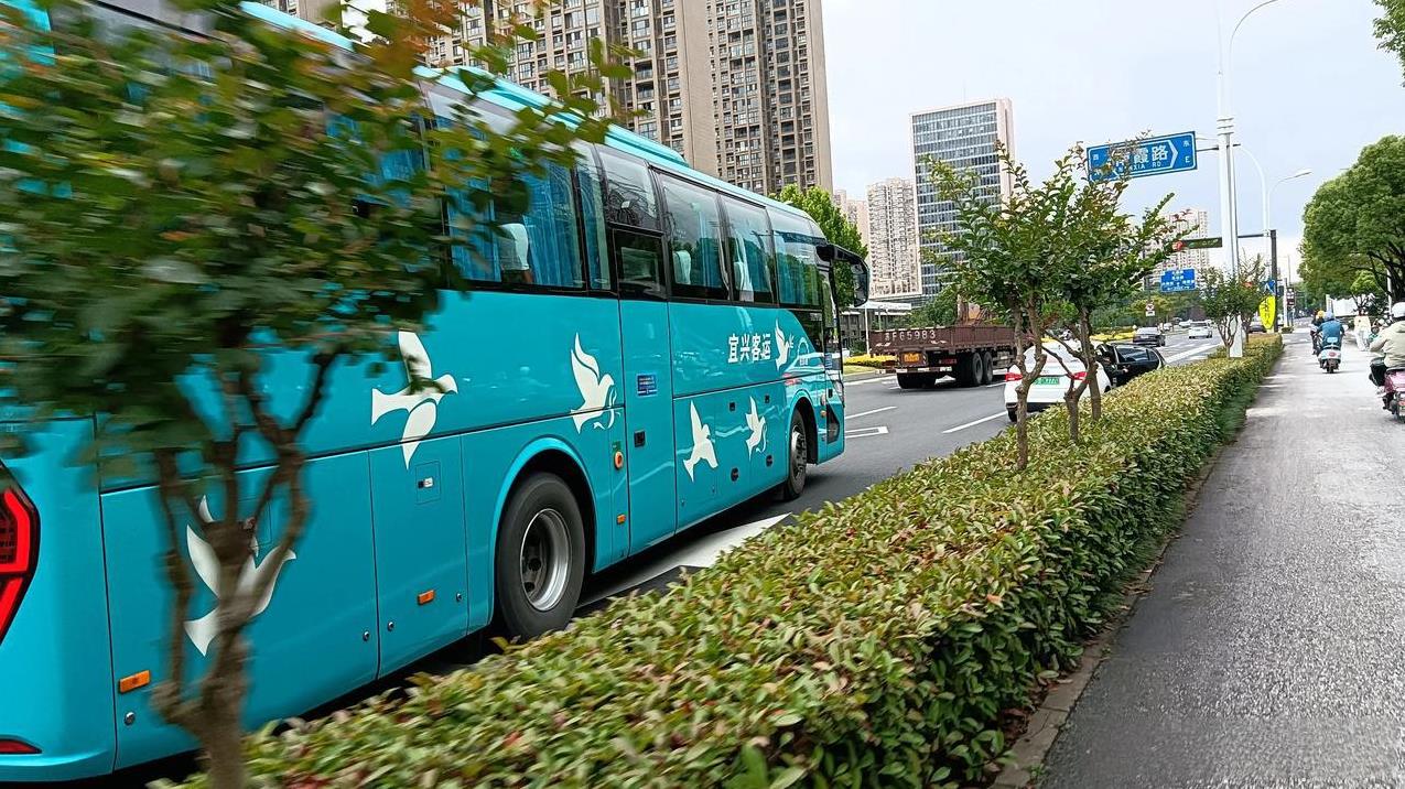 宜兴至无锡硕放机场的锡宜快线如今也更换成了宜兴客运大巴了。全程路
