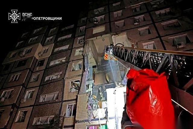 7枚“匕首”，就是那种号称你根本拦不住的高超音sonic导弹，带着25枚“伊斯坎