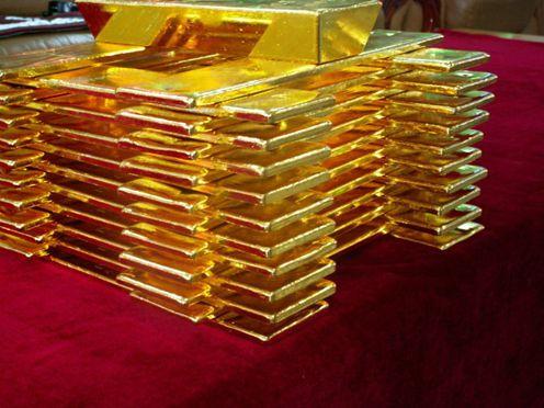 历史上黄金有过两次暴涨，之后的结局确实惨烈。第一次是在1980年，当时金价从每盎