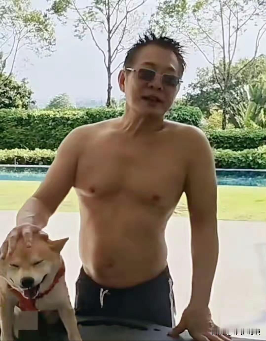 近日，网上总在传李连杰身体健康令人担忧的消息，网友也对于此事一知半解的。李连