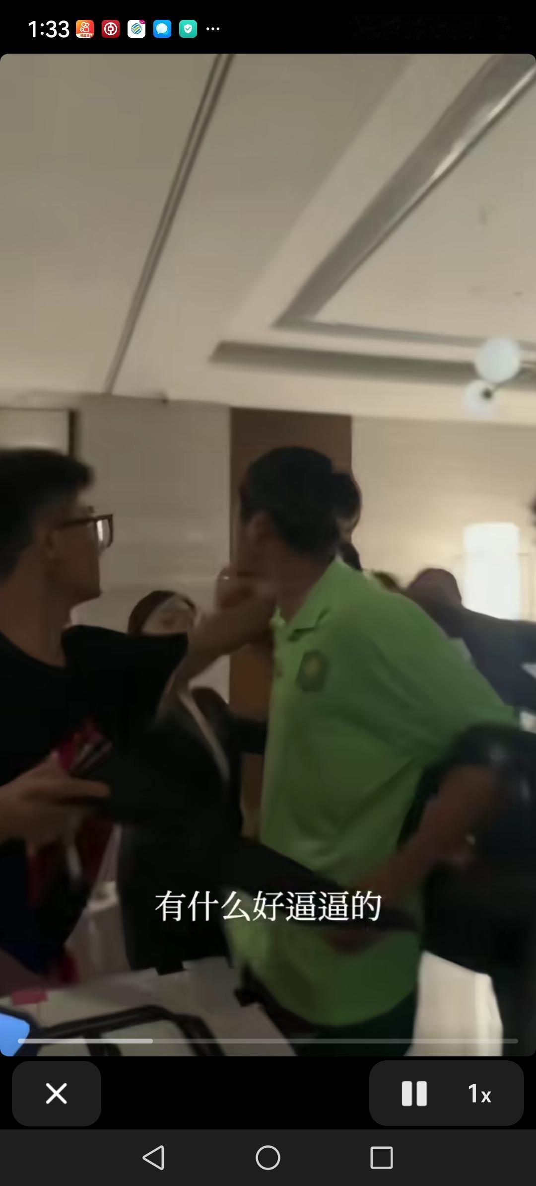 北京国安0:6惨败山东泰山之后，最气愤最郁闷的应该是北京国安的球迷了。他们在酒店