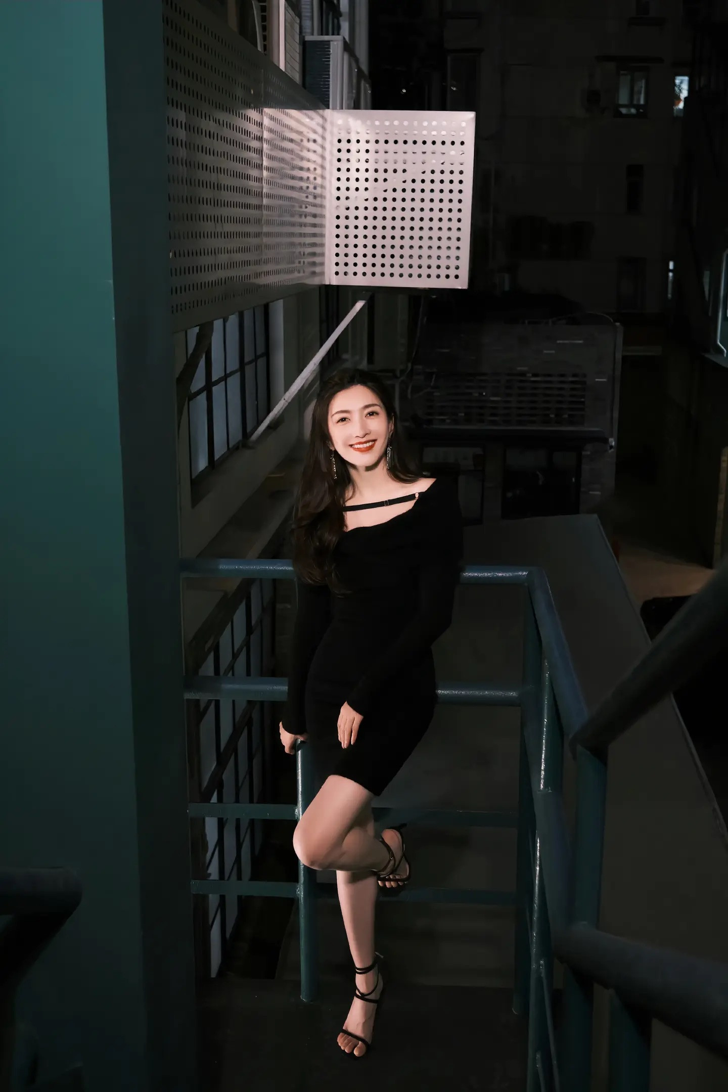 江疏影✖️“都市酷飒性感风”轻松拿捏​​​