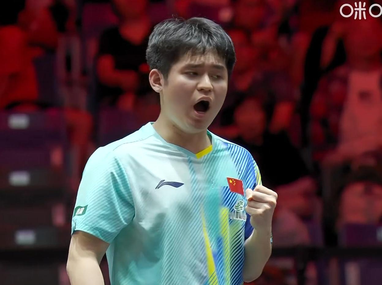 突发！林诗栋请求了鹰眼。侯英超都气氛了说：这是明显的上边缘。林诗栋一个明