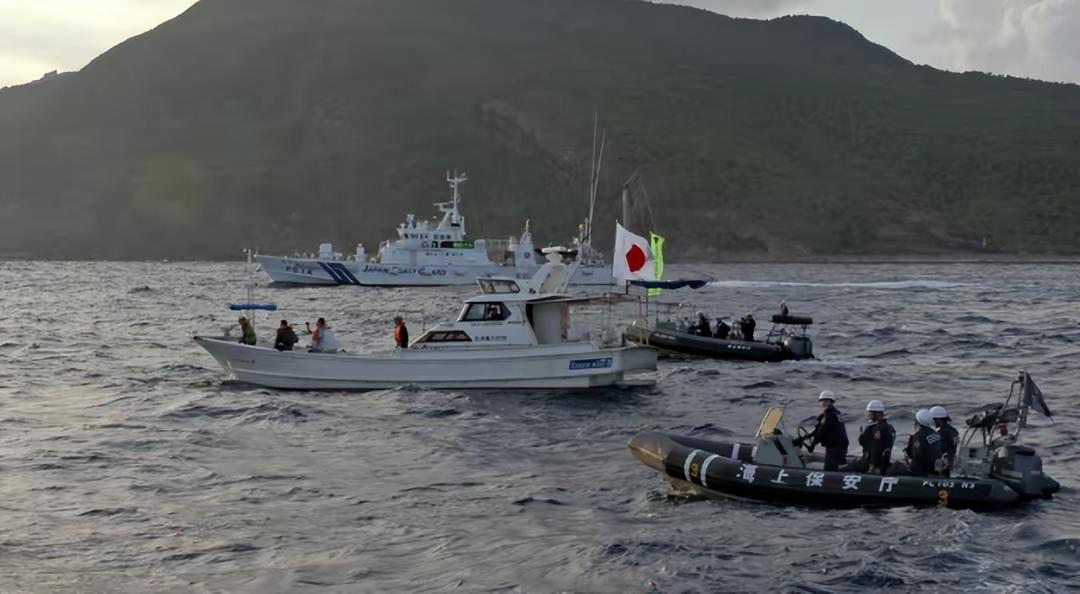 日船非法入侵钓鱼岛，中国海警与日海上保安厅架炮对抗，海警完胜今天